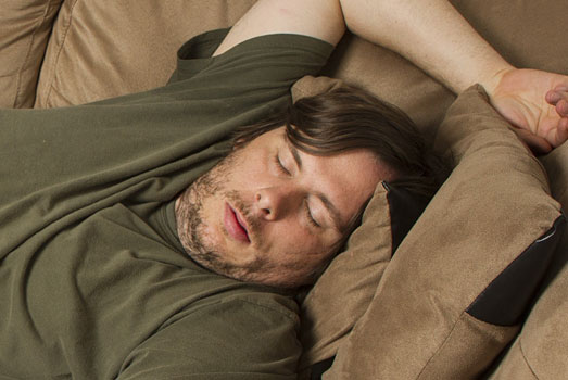 Het effect van een couchlock kan overweldigend zijn. Het effect van een couchlock kan overweldigend zijn.