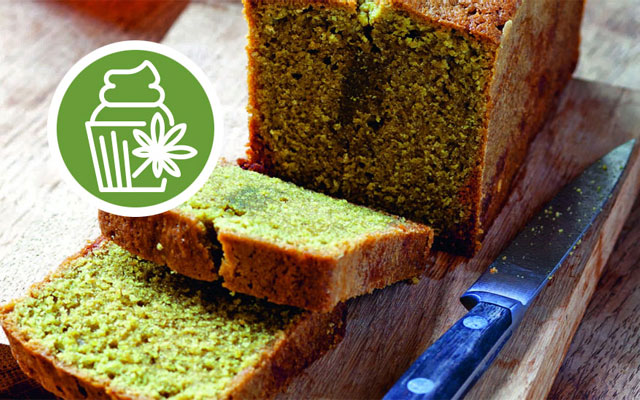 Zelfgemaakte klassieke space cake. Zelfgemaakte klassieke space cake.