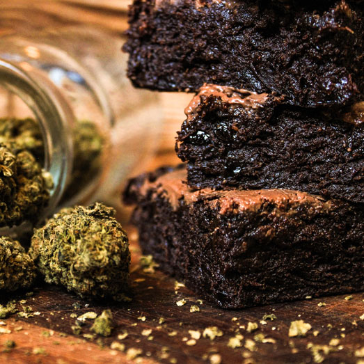 Probeer edibles zoals space cake. Probeer edibles zoals space cake.