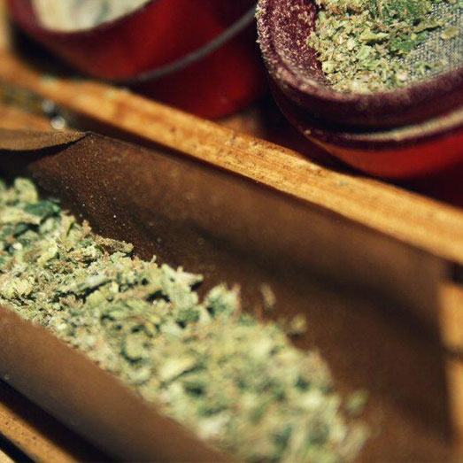 Leer verderop hoe je zelf een blunt maakt. Leer verderop hoe je zelf een blunt maakt.