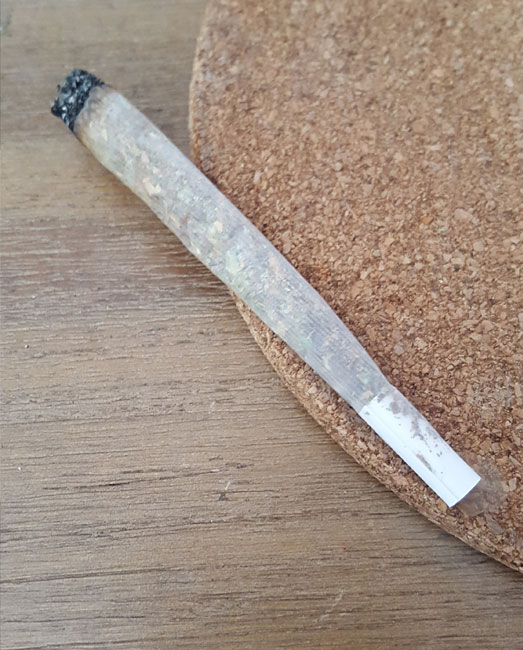 Een zelfgedraaide joint. Enjoy! Een zelfgedraaide joint. Enjoy!