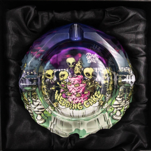 Best Buds Crystal Ashtray Wedding Cake CloseUp